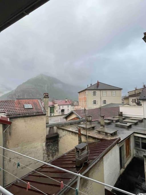 Confortable, Au Centre-Ville Saint-Claude Εξωτερικό φωτογραφία