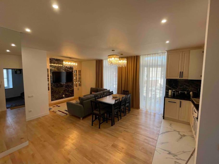 Confortable, Au Centre-Ville Saint-Claude Εξωτερικό φωτογραφία