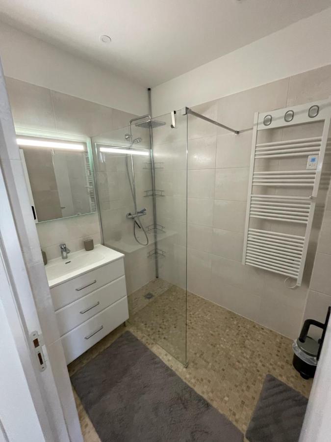 Confortable, Au Centre-Ville Saint-Claude Εξωτερικό φωτογραφία